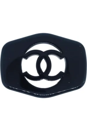 CHANEL 1997 Interlocking CC brooch