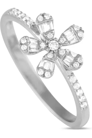LB Exclusive 14K white gold Flower diamond ring