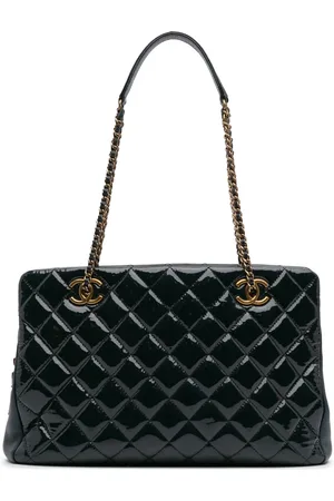 CHANEL 2015-2016 Paris Salzburg Patent and Goatskin CC Eyelet tote bag