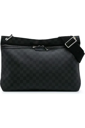 LOUIS VUITTON 2016 Damier Graphite Hunter Messenger crossbody bag