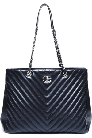 CHANEL 2016-2017 V-Stitch shoulder bag