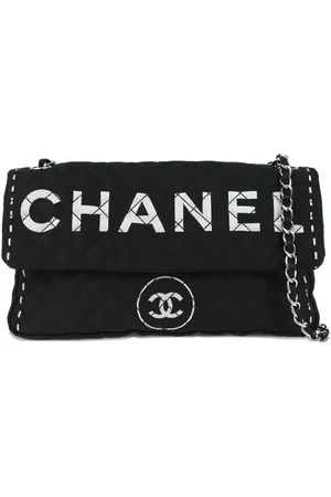 CHANEL 2007 quilted shoulder bag