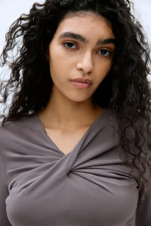 H&M Top ze skręconym detalem