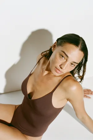 H&M Body thong Seamless z usztywnianymi miseczkami