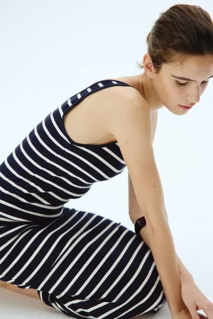 H&M MAMA Prążkowana sukienka dla karmiącej
