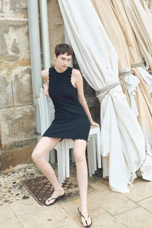 H&M Sukienka mini z falistym brzegiem