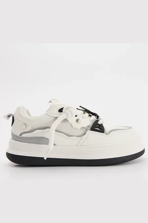 House Białe sneakersy na grubej podeszwie z motywem Kuromi