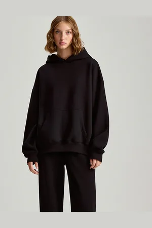 House Czarna bluza basic z kapturem i obniżoną linią ramion