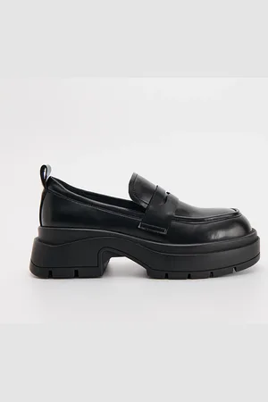 House Czarne loafersy z imitacji skóry z kwadratowym noskiem