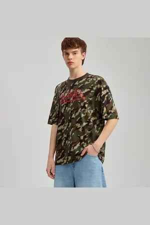 House Koszulka we wzór camo z nadrukiem Von Dutch