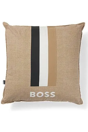 HUGO BOSS Wzorzysta poduszka ozdobiona logo i charakterystycznym paskiem