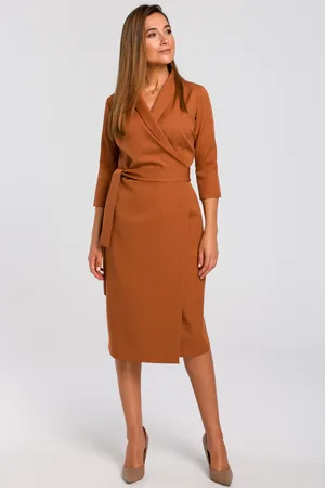 Style Kopertowa sukienka z paskiem midi – ruda