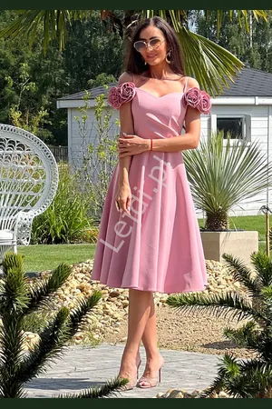 Lejdi Sukienka z kwiatami na ramionach midi Flower