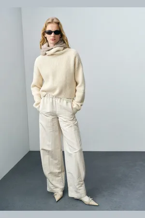 MANGO Sweter z mieszanki wełny z wywijanym kołnierzem kremowy / écru