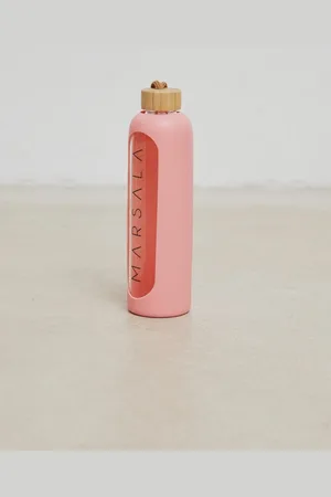 Marsala Szklana butelka na wodę w kolorze POWDER PINK