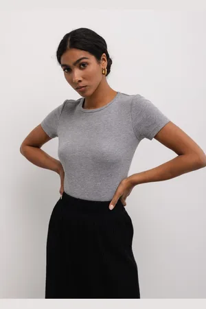 Marsala Dopasowany top z krótkim rękawem w kolorze CLASSIC GREY interlock