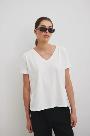 Marsala T shirt z dekoltem w kształcie V w kolorze ECRU- V NECK