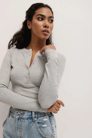 Marsala Dopasowany top z dekoltem na zatrzaski w kolorze CLASSIC GREY- MOODY NAP-L