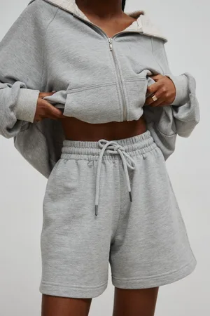 Marsala Krótkie spodenki ze sznurkiem w kolorze LIGHT GREY lurex