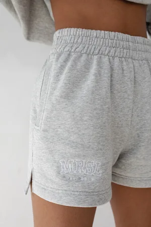 Marsala Szorty z dzianiny dresowej z haftem MRSL w kolorze LIGHT GREY MELANGE