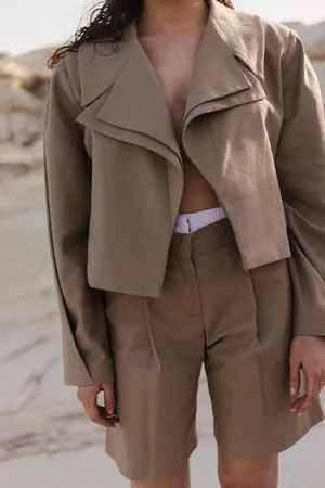 Marsala Eleganckie szorty z lnem w kolorze TAUPE