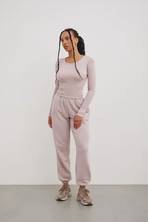Marsala Spodnie typu jogger z HAFTEM w kolorze PINK GARDENIA