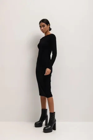 Marsala Sukienka wykonana z dzianiny z efektem SKIN PEACH w kolorze TOTALLY