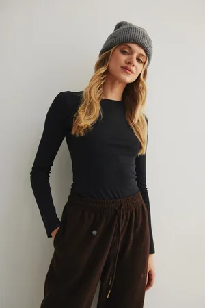 Marsala Dopasowany top z długim rękawem w kolorze WASHED BLACK- PRETO