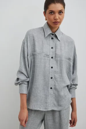 Marsala Luźna koszula z kieszeniami w kolorze LIGHT GREY- BERYL