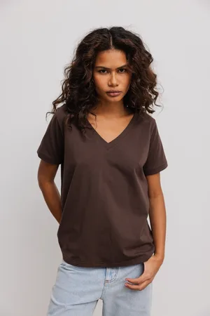 Marsala T shirt z dekoltem w kształcie V w kolorze BROWN- V NECK