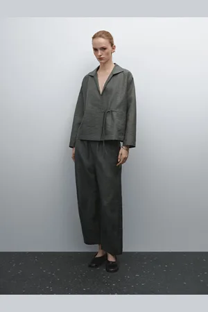 Massimo Dutti Krótka Koszula Wierzchnia Z Mieszanki Lnu Z Kołnierzem Z Klapami W Szpic