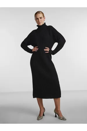 Y.A.S Sukienka dzianinowa Mavi 26028660 Relaxed Fit