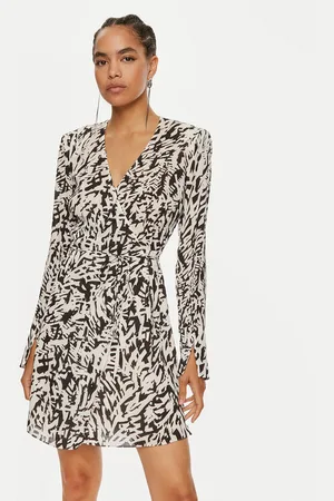 Patrizia Pepe Sukienka codzienna 8A1397 A463-FE84 Regular Fit