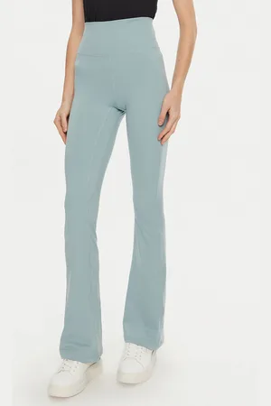 Guess Spodnie materiałowe V4YB15 KCD02 Flare Fit