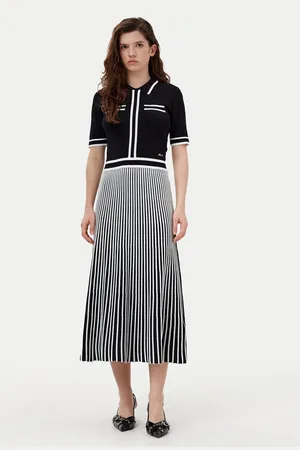 Karl Lagerfeld Sukienka dzianinowa A1W13026 Regular Fit