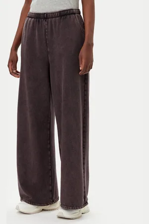 GAP Spodnie dresowe 672610-02 Baggy Fit
