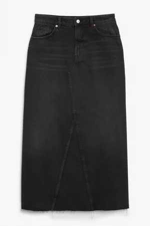 Monki Kobieta Długie - Freyed hem denim skirt