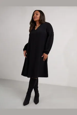 Live Unlimited London Curve Petite Lace Detail Long Sleeve Dress54