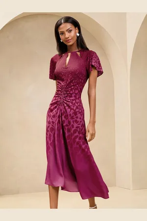 Lipsy London Short Sleeve Keyhole Ruched Fit And Flare Midi Dress36
