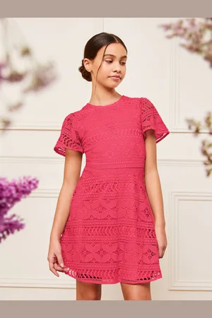 Lipsy London Koronkowa sukienka z rozkloszowanymi rękawami na specjalne okazje6 lat (116 cm)