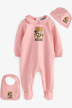 Moschino Baby Logo Sleepsuit, Hat & Bib Giftset With Giftbox8086 cm