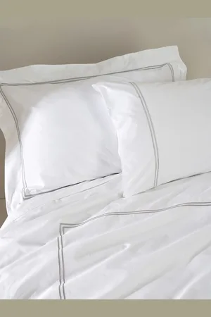 Truly Set of 2 Satin Stitch Oxford 100% Cotton PillowcasesJeden