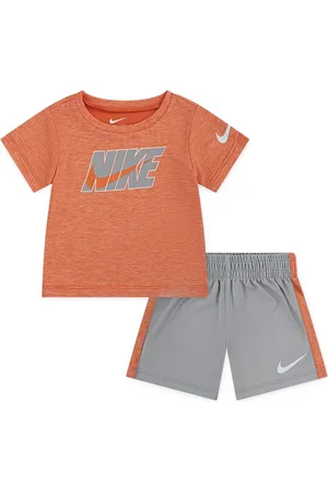 Nike Short Sleeve T-Shirt and Shorts Set8692 cm