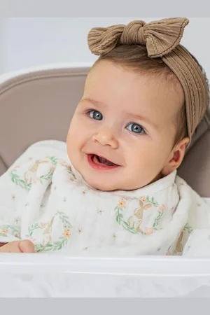 Aden + Anais Śliniak niemowlęcy Essentials z motywem króliczków, w 100% z muślinu bawełnianegoJeden