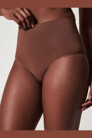 Spanx Bezszwowe majtki modelujące EcocareS