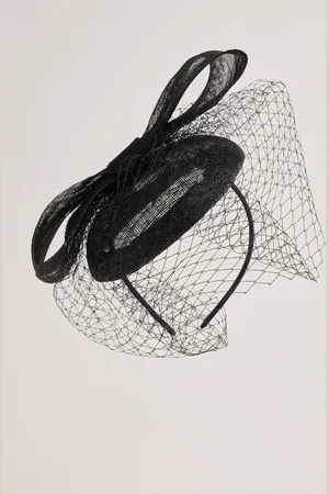 Lipsy London Dome Bow Fascinator with Net VeilJeden