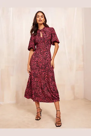 Friends Like These Twist Front Keyhole Midi Dress42