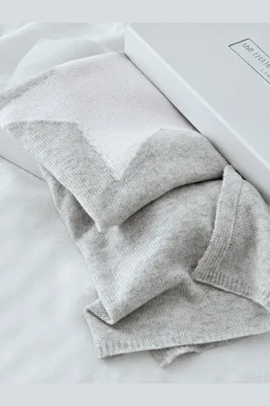 The White Company Baby Grey Star Luxury Cashmere BlanketJeden