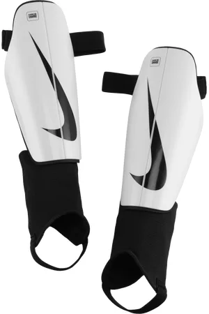Nike Odzież sportowa - Nagolenniki piłkarskie Charge