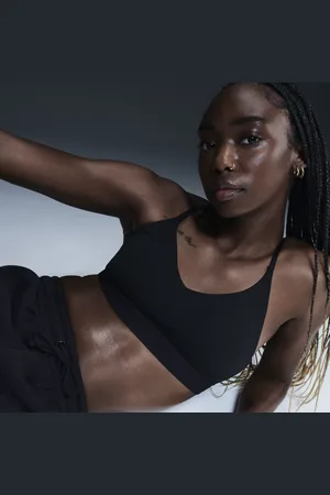 Nike Damski regulowany stanik sportowy z wkładkami Indy Light Support